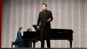 Валерий Макаров исполняет каватину Альмавивы из Севильского цирюльника. Фортепиано — Ольга Воробьёва