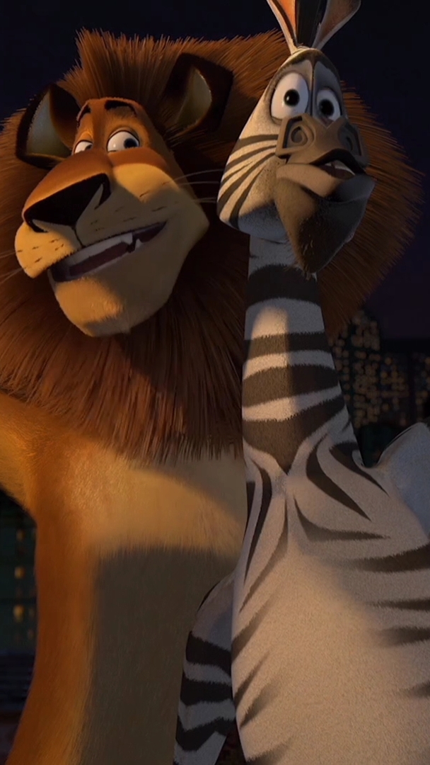 Песня объединяет друзей в разных ситуация. Мадагаскар