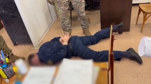 Задержание подозреваемого инспектора уголовно-исполнительной инспекции в Алтайском крае