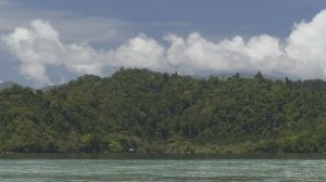 Тропический рай: Раджа-Ампат в 4K HDR — Нежный прибой и безлюдный остров