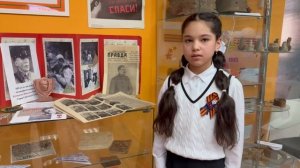 Рахмонова Мушарафа читает произведение Р.Казаковой "На фотографии в газете"