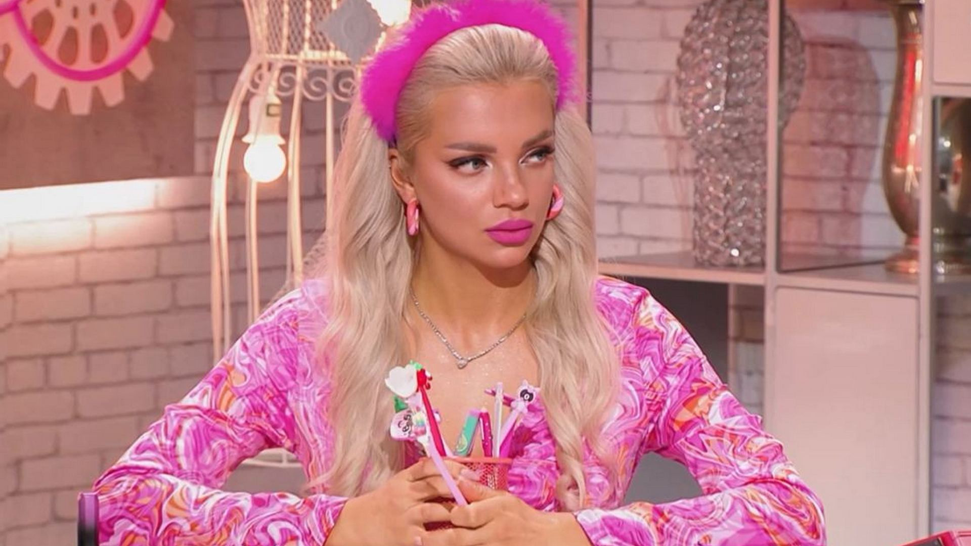 Салон, 1 сезон, 6 выпуск