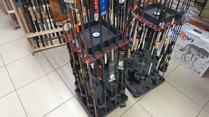 Фидер. Спиннинг. Блесна. Крючки. Зашел в магазин для рыбалки присмотреть товар