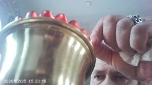 Зажигаю лампады в храме к Архиерейскому богослужению