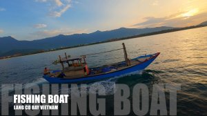 Рыбацкая лодка на закате 🇻🇳 | Выход в море из бухты Ланг Ко | DJI Avata 4K