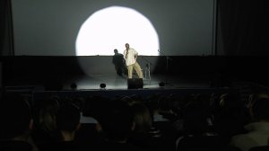 Смехотерапия для серовчан: съёмочная группа СТВ побывала на стендап‑вечере