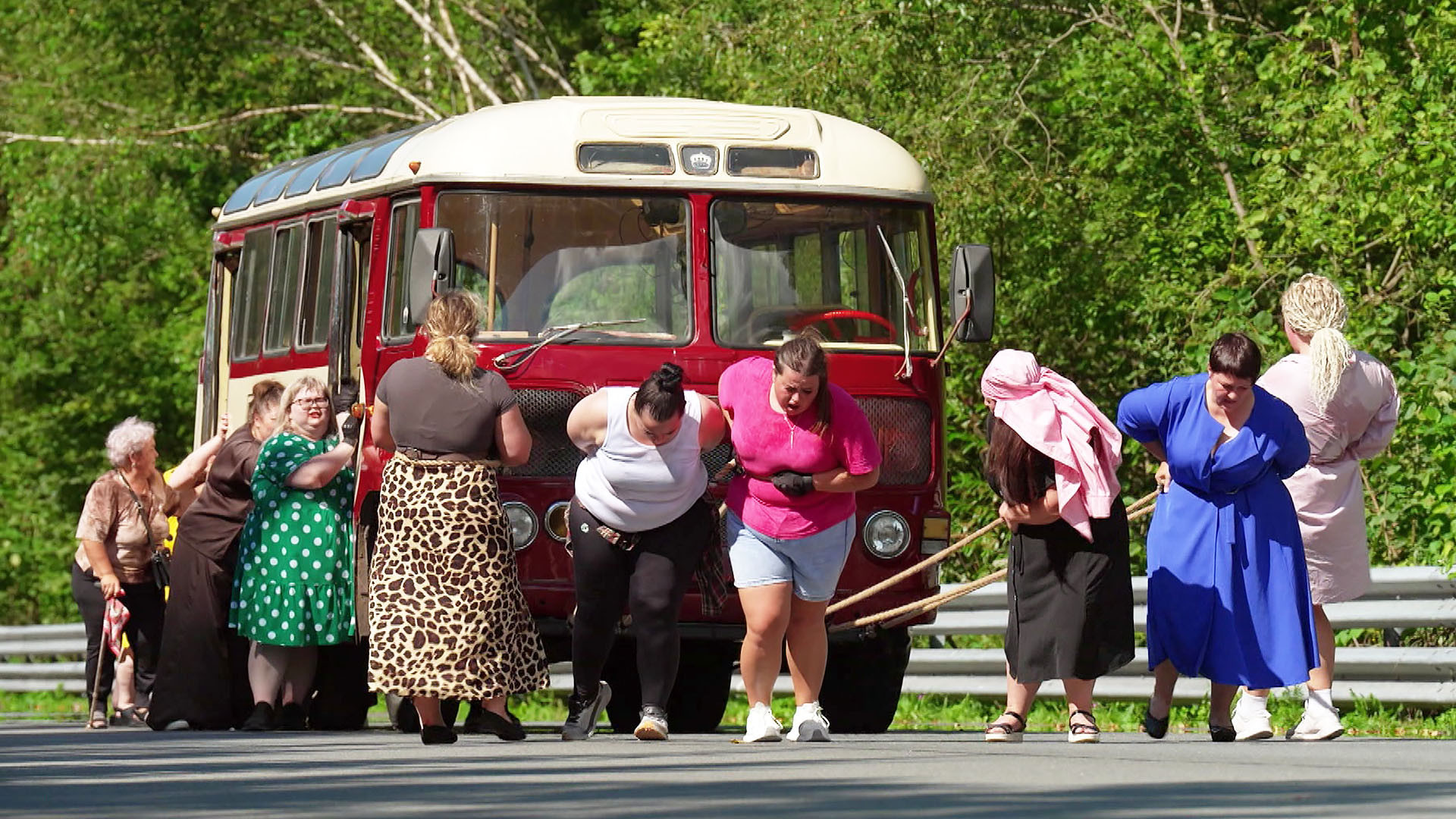 Большие девочки, 3 сезон, 1 выпуск смотреть онлайн