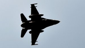 Самолет F-16 рухнул на загруженную трассу в Турции