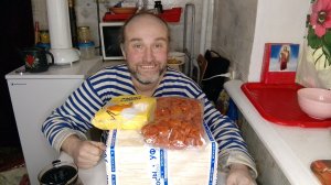 завтрак с Рыжулей. распаковка посылки от подписчицы. Во время съемок отключили свет, но не надолго.
