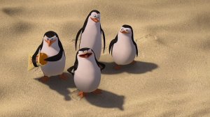 Фоссы пытаются съесть ребят, но Алекс их спасает. И тут ещё приплывают пингвины