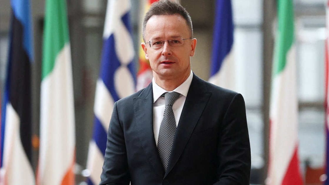 Сийярто: Венгрия не откажется от выгодных и надежных поставок энергоносителей РФ смотреть онлайн