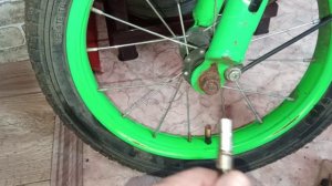 Как поменять нипель и накачать колесо
