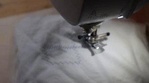 Возьмите кусочки ткани и сшейте их необычным способом