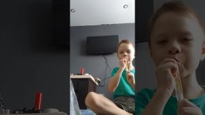 Пробуем вкусняшки.