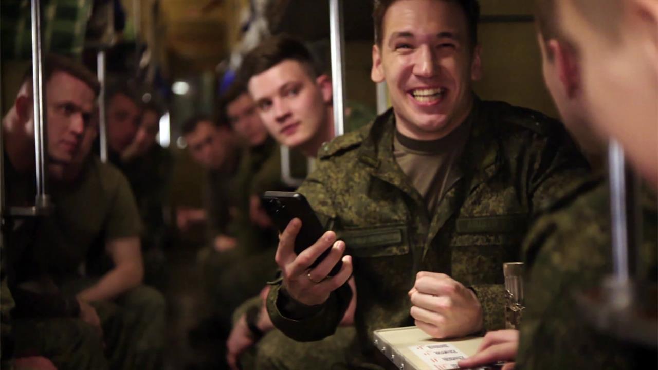 Первый канал дарит своим зрителям "Ландыши" - многосерийный фильм, который пропустить нельзя. смотреть онлайн