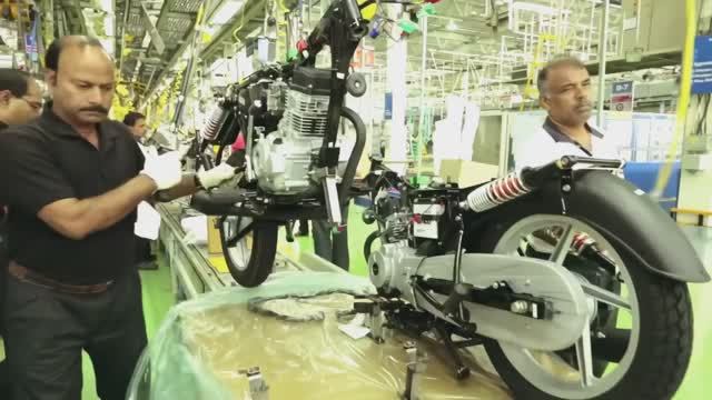 Bajaj Bike экскурсия на завод, как делают мотоциклы! смотреть онлайн