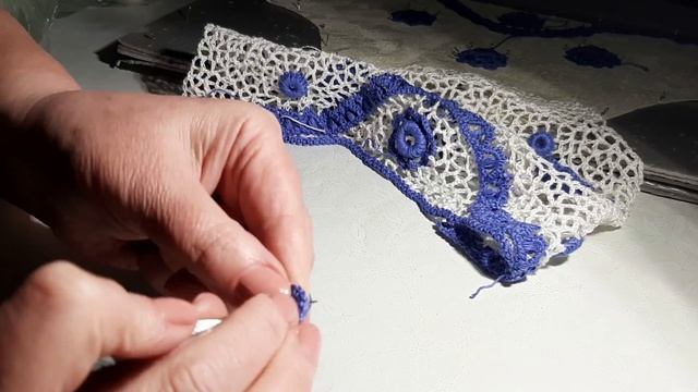 Укладываю элементы на второй рукав Жакета _Голубой завиток_. Ирландское кружево