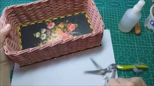 Корзинка с фанерным дном Жостово из бумажной лозы