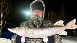 Рыбалка на Оби на Жерлицы , в честь праздника 23 февраля поймал бонус