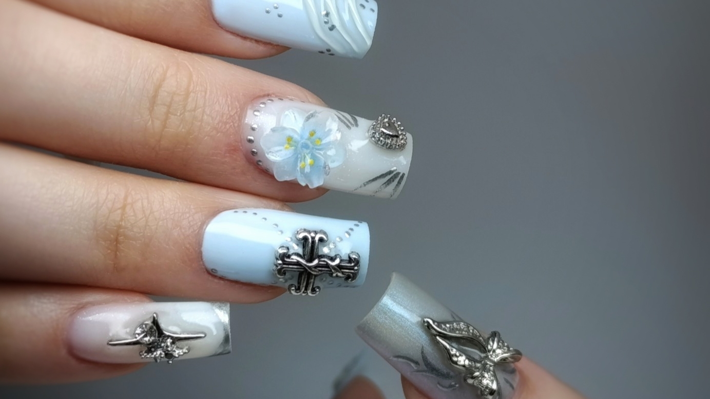 Ногти с дизайном и фигурками