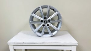 Иногда виляет, болтает машину на маленькой скорости.