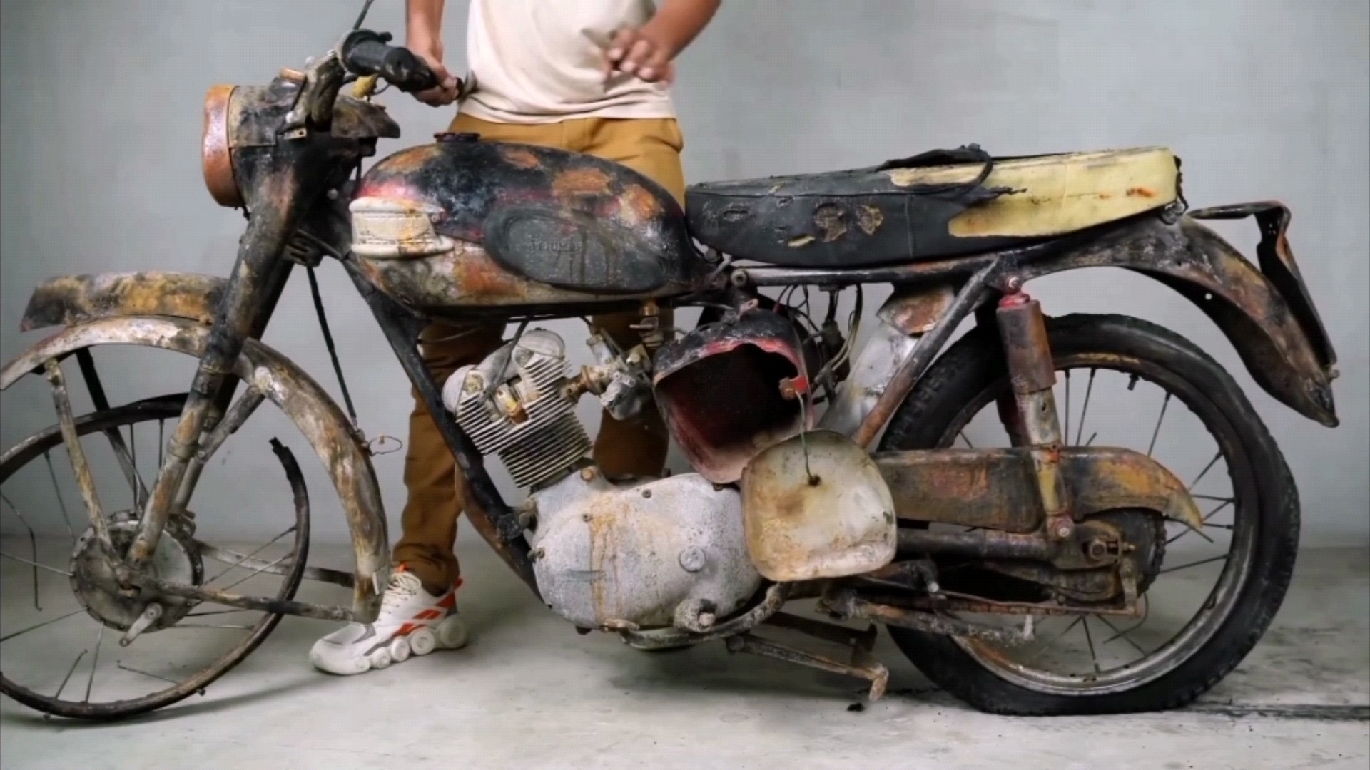 Реставрация Старого Британского Мотоцикла Triumph.
