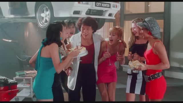 Городской охотник: "Ты сажаешь наших парней в тюрьму, теперь ты заплатишь"