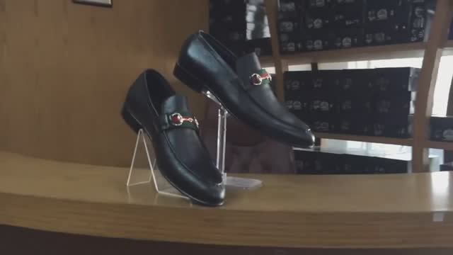 На швейной фирме производят популярные мужские туфли из натуральной кожи. смотреть онлайн