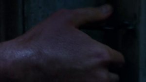 Коффи показывает Полу /
преступления "дикого Билла "