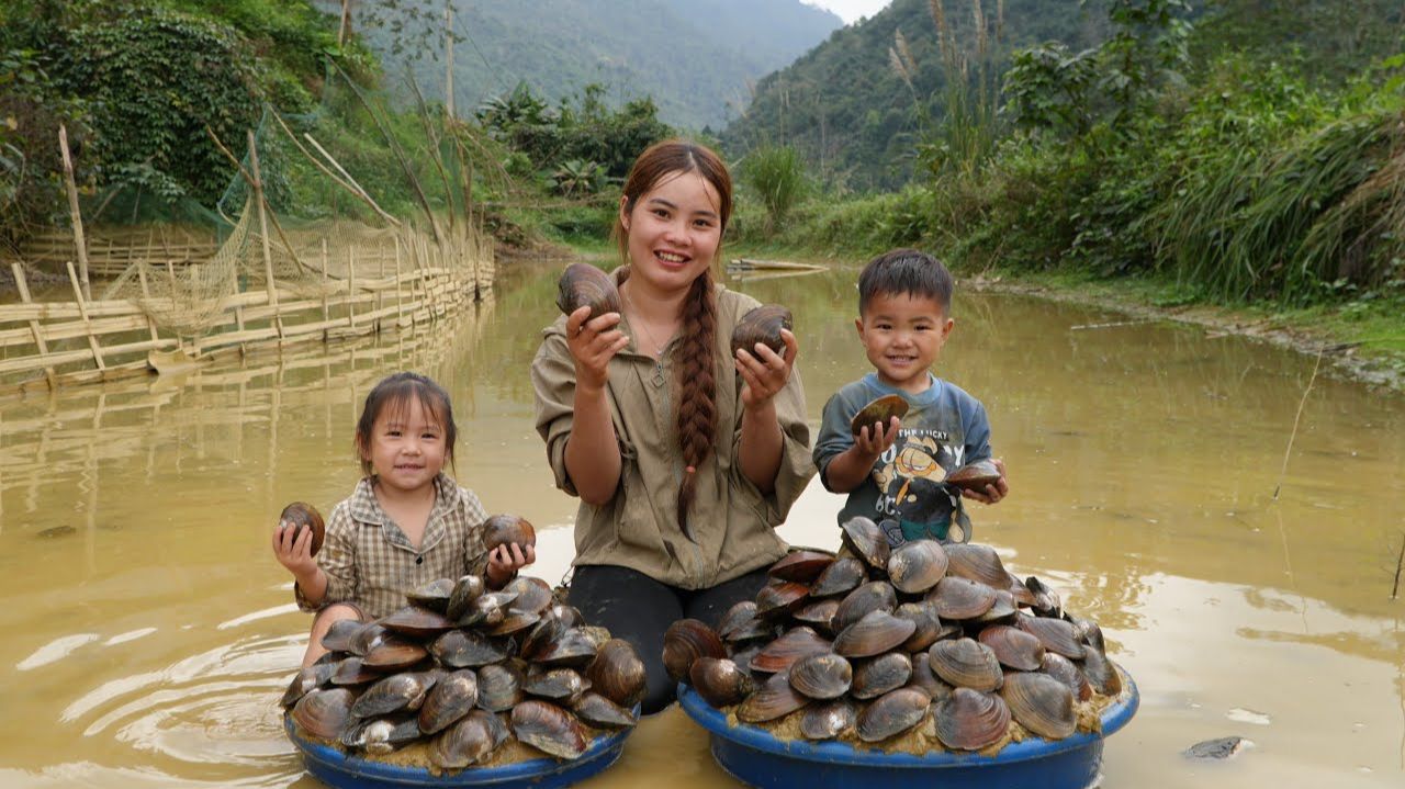 Собирать гигантские устрицы, чтобы продавать их на рынке, и готовить устричную кашу для детей. смотреть онлайн