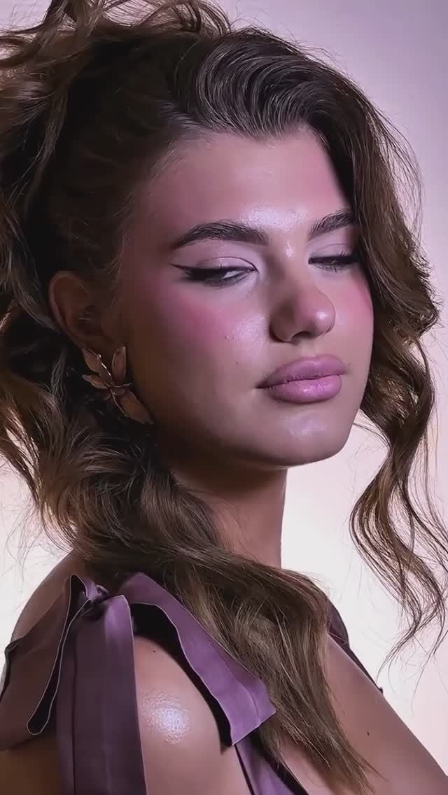 Необычная прическа на свидание #прическа #укладка #волосы #пучок