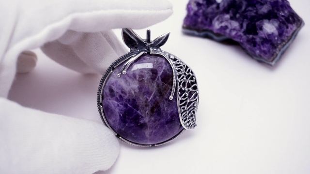 Брошь "Наливное Яблоко" аметист камень натуральный посеребрение 3999 Хорошие Вещи