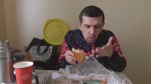 Обжор Дегустирую Чикен хит из Вкусно и точка Пекинский барбекю Пикантная новинка