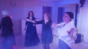 Флэшмоб от ведущей и Диджея на корпоративе под трек One Way Ticket - Eruption