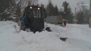 В Серпухове чистят снег круглосуточно