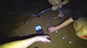 Мини ГЭС из Насоса и Шланга ⚡️⚡️⚡️ Как легко построить ГидроЭлектроСтанцию для ВЫЖИВАНИЯ на острове