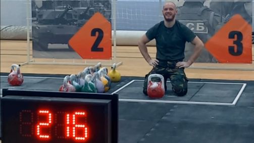 Армейский рывок гири 32кг | 216 раз | 12 минут смотреть онлайн