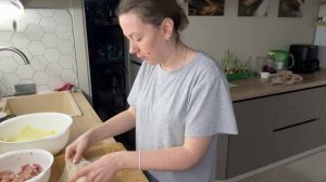 Уютный вечер дома с готовкой и уборкой