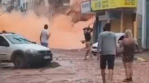 В Бразилии сильные ливни привели к обрушению домов, жертвами стихии стали 30 человек