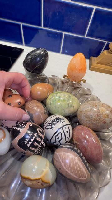 Яйца из камня. Пасхальные украшения.