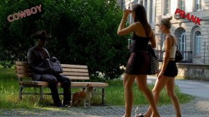 Так и тянет проверить - живой ли памятник! ;)