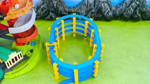 Поезда! Детская огромная железная дорога! Давай играть вместе!