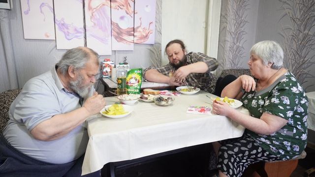 Вкусно завтракаем картошкой с селёдкой ПОДВАЛ ИЛЬИЧА смотреть онлайн