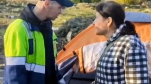 НОВАЯ ХОЗЯЙКА АЛЕУТОВ/ВСЁ ЗАЛЬЁМ БЕНЗИНОМ И СОЖЖЁМ #бездомные #бомжи #сочи #выживание #катясочи #топ