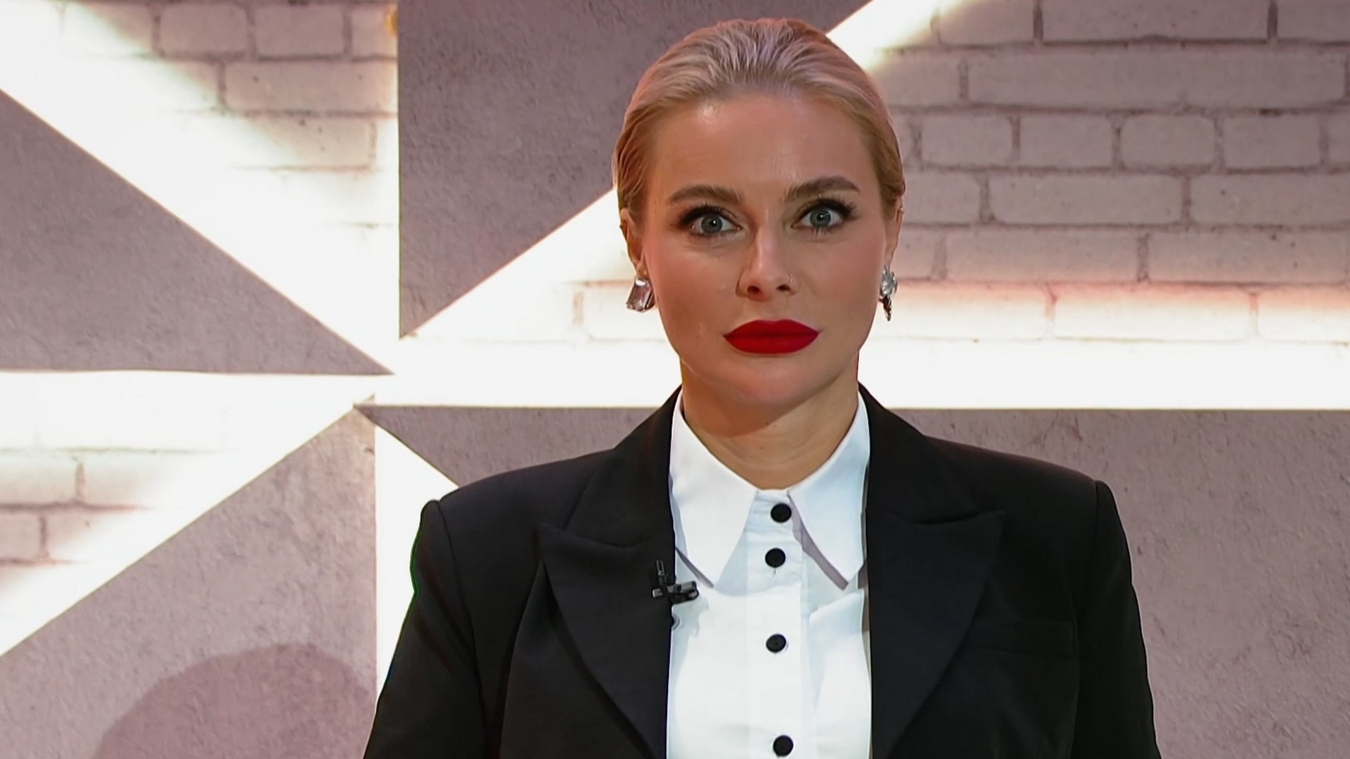 Салон, 1 сезон, 1 выпуск