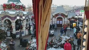 Ретро-карусель в Москве на Площади Революции атмосферно вливается в сказочное  настроение