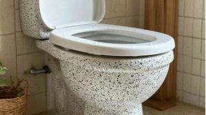 Если вода течет в унитаз постоянно... РЕМОНТИРУЕМ слив.