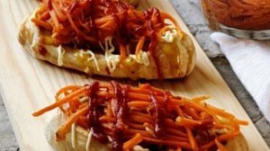 "Хот -дог" из слоёного теста.