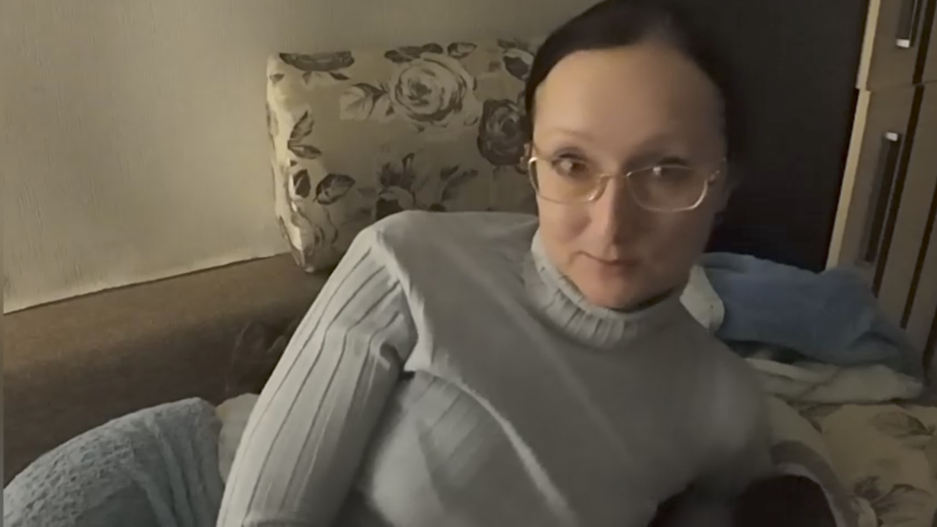 Вечеряла в морозную ночь в летнем домике на 6 сотках в конце февраля 2026 года. смотреть онлайн