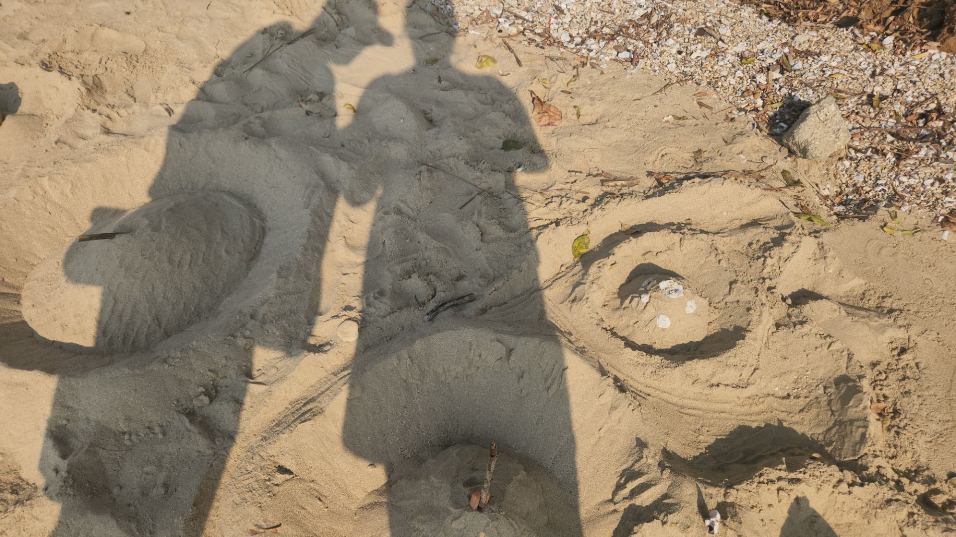 Проход Барона Баба-Яга из Ruska Roma по пляжу севера Паттайя 💎 ⛱️ 🌴